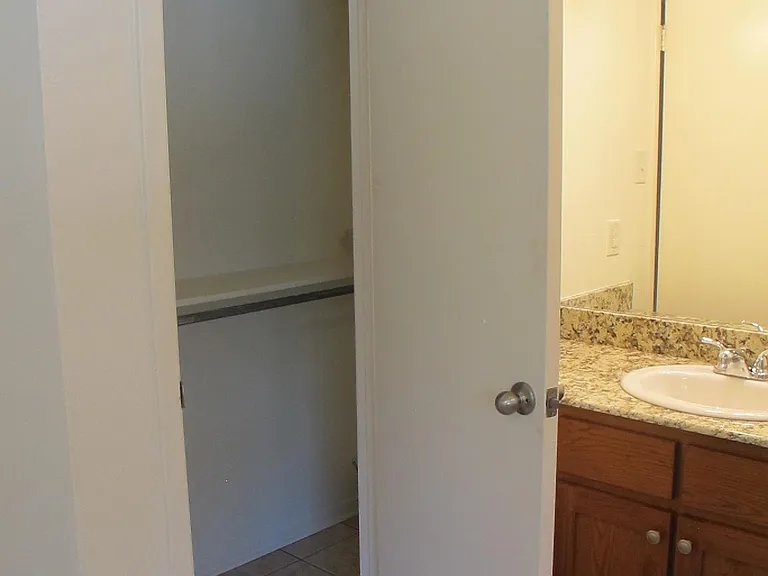 304 Mockingbird Ln — Photo 16