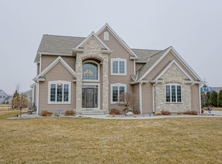 N41W22754 Sunder Creek Dr, Pewaukee, WI 53072