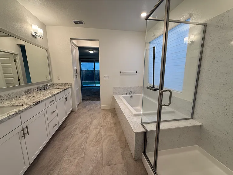 12920 Knightsbrook Ave — Photo 37