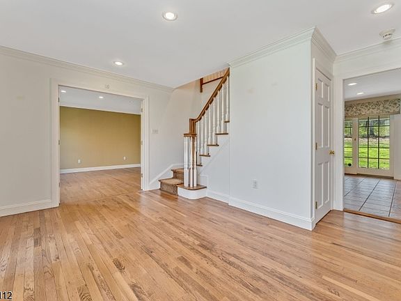 4th image of 64 Lindbergh Rd