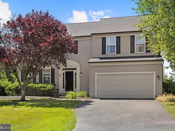 35 Crittenden Dr, Newtown, PA 18940