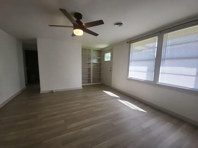 1402 Eugene Ave — Photo 2