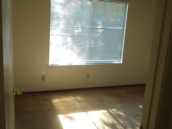 5th image of 7121 Woodmore Oaks Dr