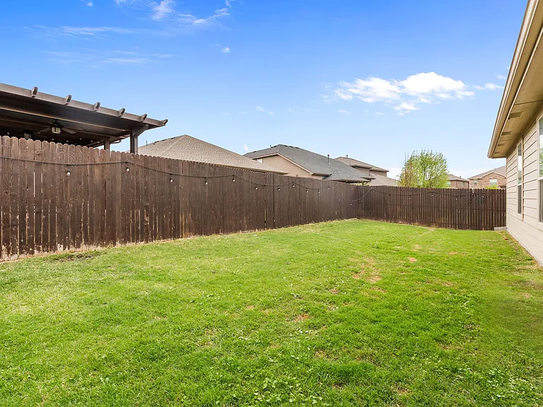 9108 Golden Hollow Ln — Photo 31