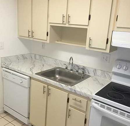 2nd image of 20761 NE 4th Pl APT 204