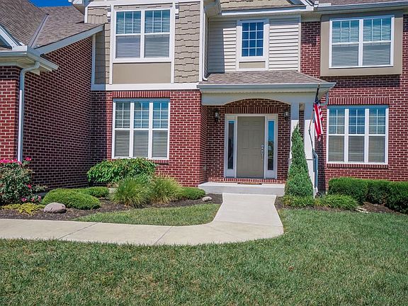 3rd image of 425 Calumet Farms Dr