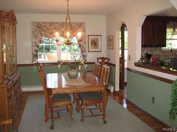 5th image of 6 Barlow Ct