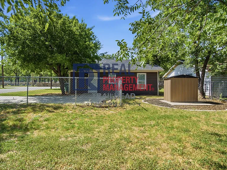 1590 W Long St — Photo 23
