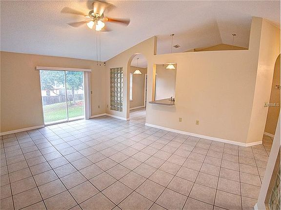 3rd image of 2552 Windsor Heights St