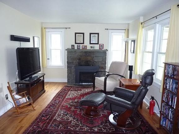 3rd image of 120 George St