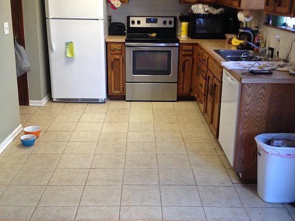 4th image of 608 E Mill St