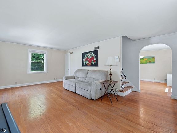 4th image of 21 Wagner St