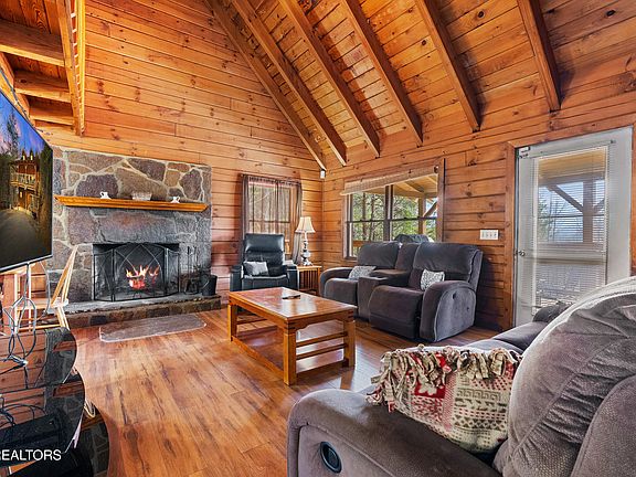 3rd image of 1122 Eagle Pointe Way