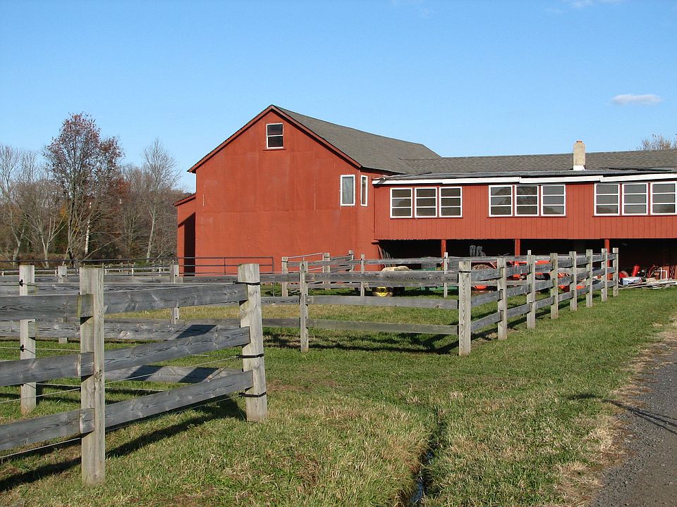 Barn with Studio Apt