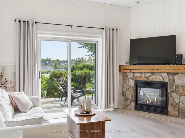 110 Steamship Bay Rd #102, Gravenhurst, ON P1P 1Z9