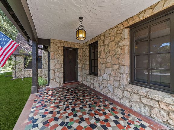 3rd image of 105 W LULLWOOD AVE