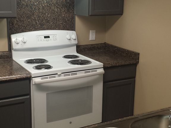 3rd image of 7673 Melissa Ct N