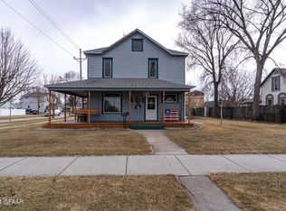1103 University Ave, Grand Forks, ND 58203