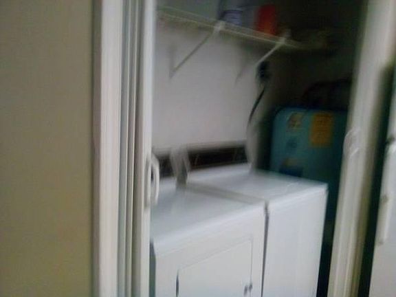 4th image of 862 Meadow Glen Ave