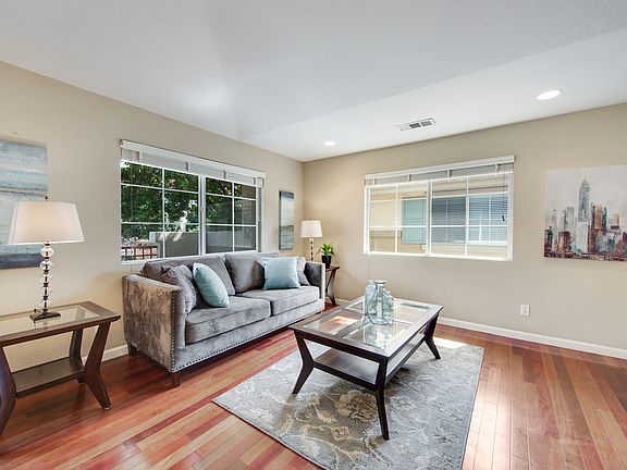 5th image of 374 Oleander Dr
