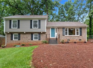 1022 Willowlake Rd, Winston Salem, NC 27106
