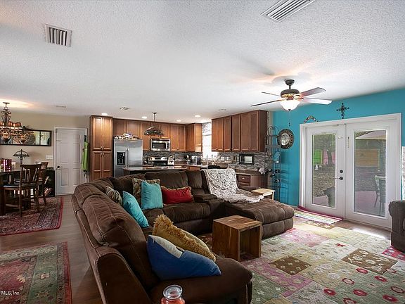 4th image of 574 Bowie Blvd