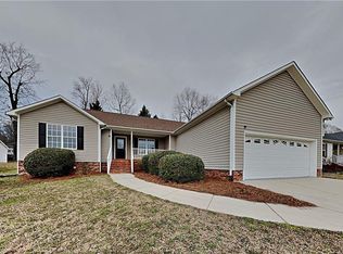 105 John Mills Ln, Thomasville, NC 27360