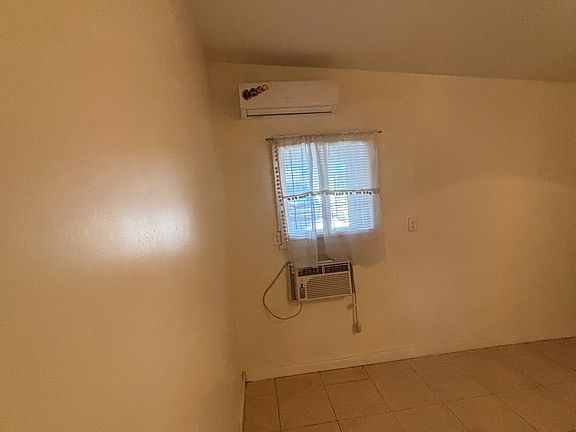 4th image of 902 S 20th Ave #4