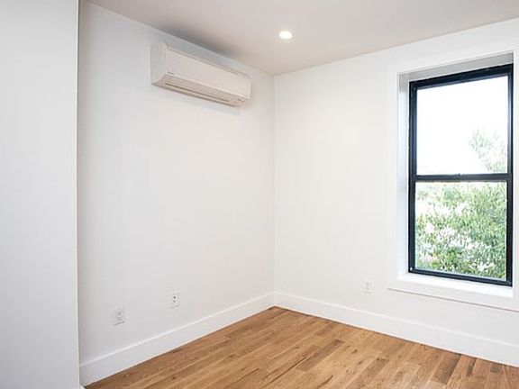 4th image of 41 Vanderbilt Ave #8