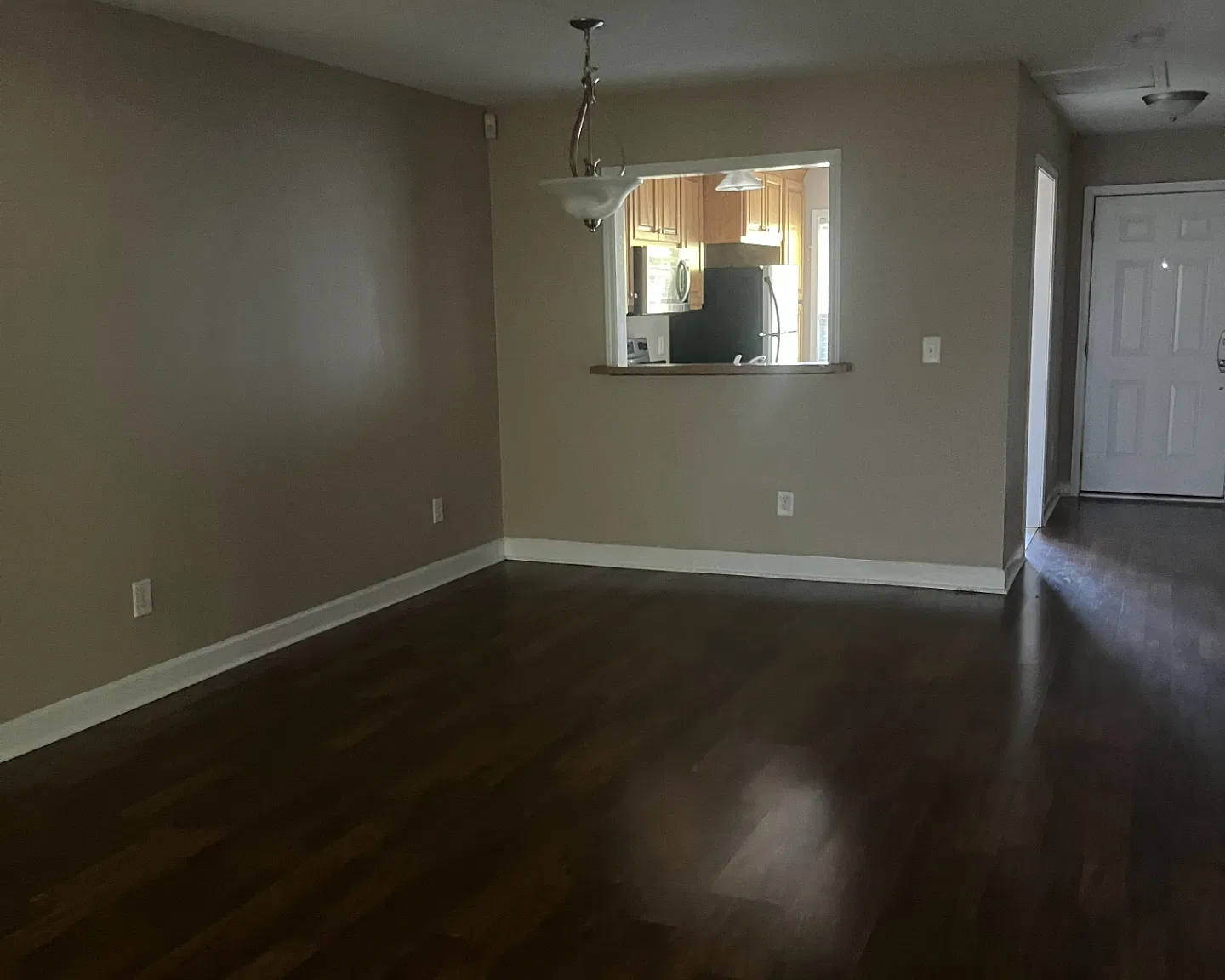 2 bed, 1090 sqft, $1,195 — Photo 2