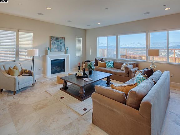 3rd image of 4860 Viento Ct