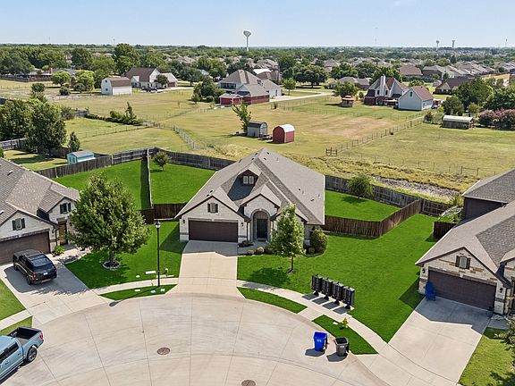 3rd image of 500 Cottage Pl
