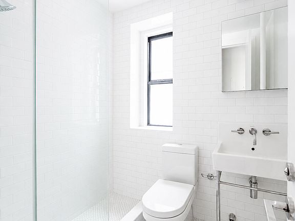 5th image of 300 W 12th St APT 1E