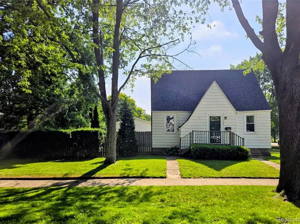 1569 New Hampshire Ave, Marysville, MI 48040