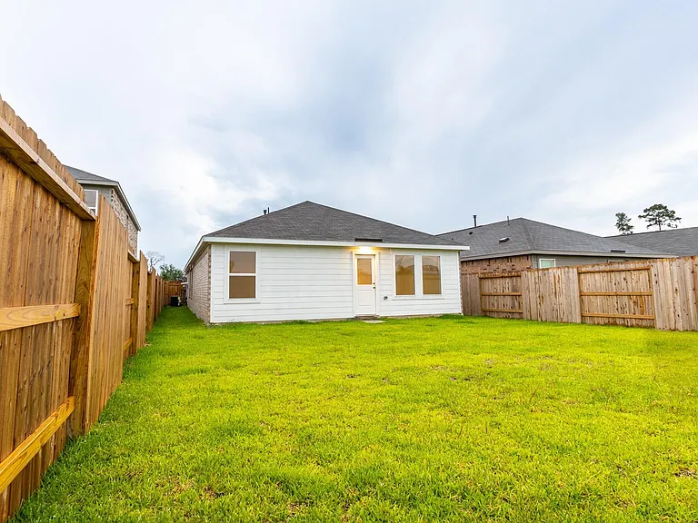 31406 Pratola Serra Cir — Photo 32