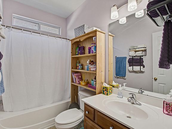 5th image of 124 Garden Grove Dr