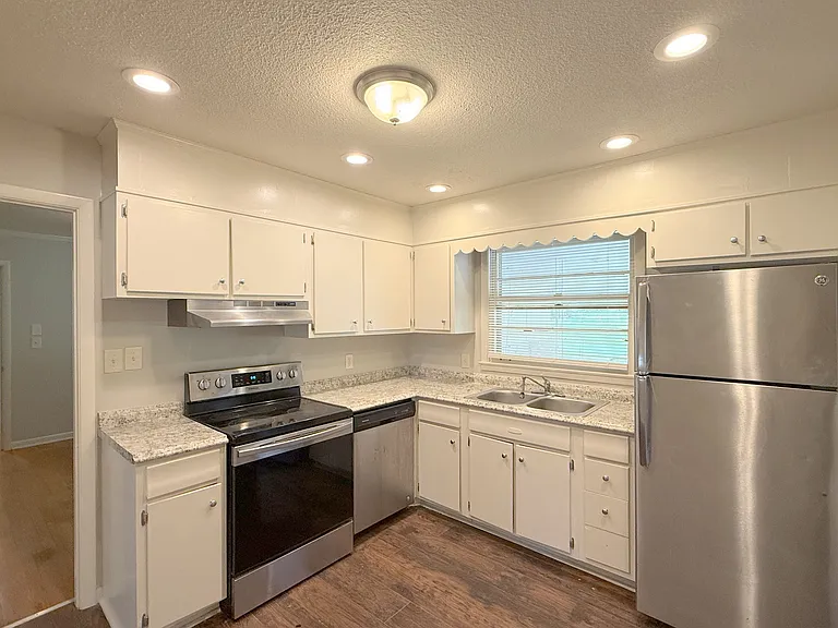 7620 Charlotte Dr SW — Photo 13