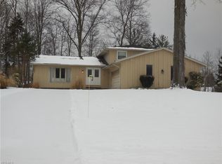 37475 Hunters Ridge Rd, Solon, OH 44139