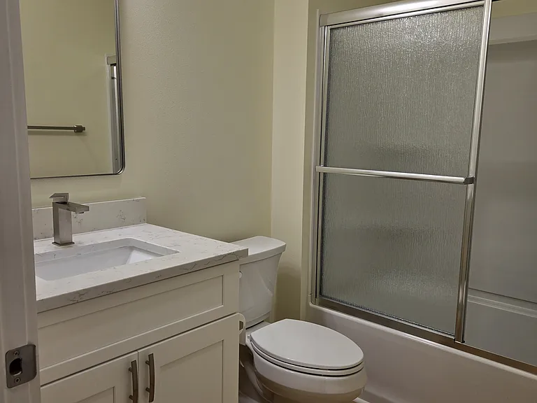 2311 Lombard Ave — Photo 10