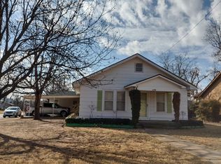 315 E Pierce St, Winters, TX 79567