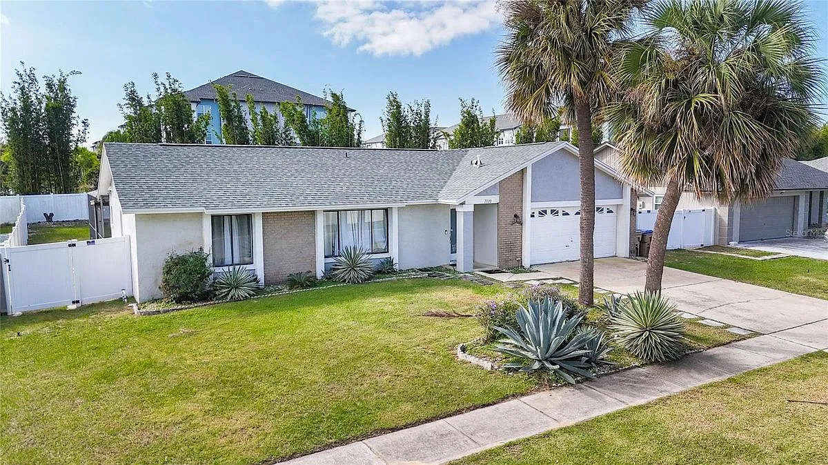 4 bed, 2.0 bath, 1727 sqft, $2,595 — Photo 3