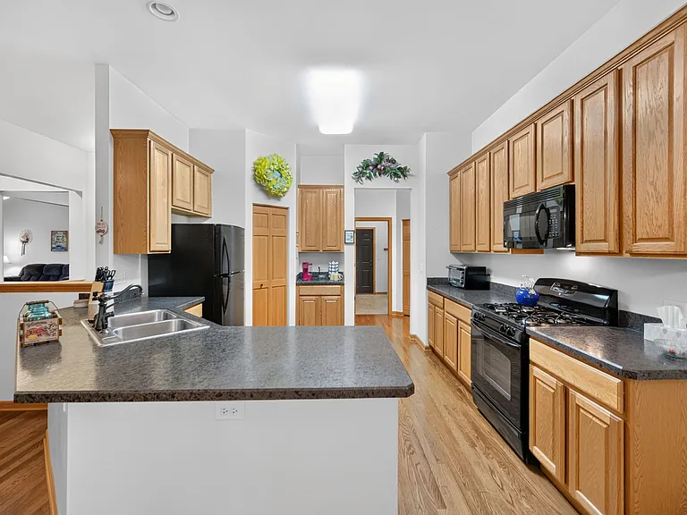 3565 Ayres Dr — Photo 8