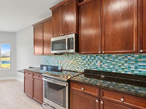 3rd image of 85025 Babcock Ct