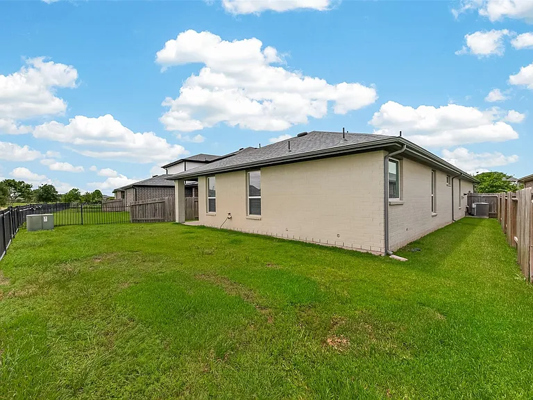 28419 Hazel Trl — Photo 38