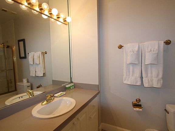 4th image of 5445 Collins Ave Penthouse 15