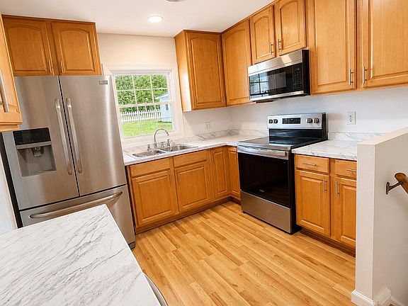 5th image of 903 Janeka Ln