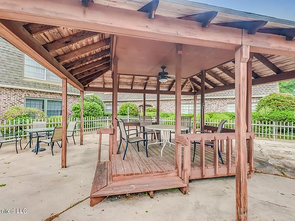 3rd image of 413 Kahler St APT 14