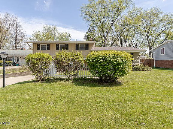 2nd image of 1961 Colony Dr