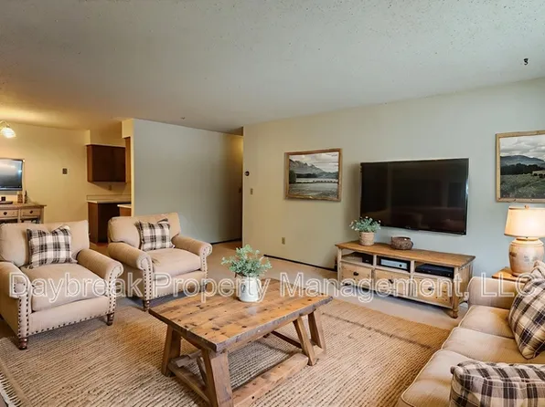 3024 9 1/2 St N, Fargo, ND