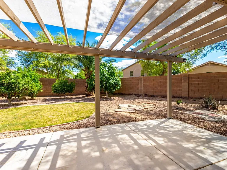 983 E Palomino Way — Photo 24